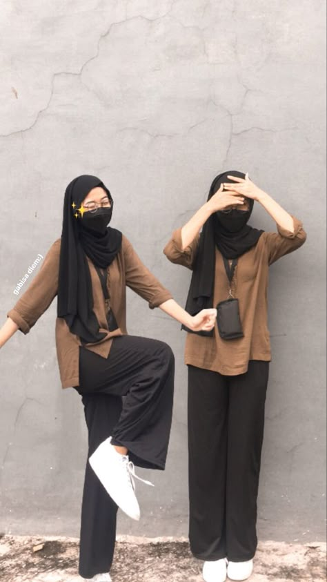 Outfit Hijab Casual Simple, Ootd Ngampus, Outfit Ngampus, Ootd Hijab Style, Ootd Korean Style, Outfit Hijab Casual, Ootd Poses, Ootd Hijab Casual, Street Hijab Fashion