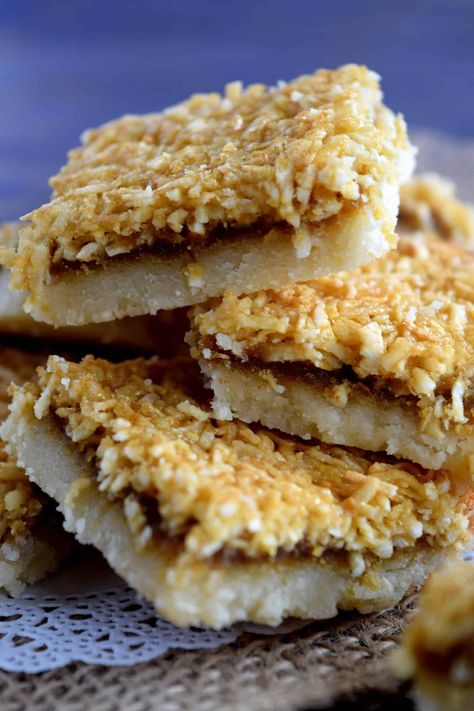 Coconut Square Chewies - Lord Byron's Kitchen Coconut Squares Recipe, Things To Cook At Home, High Tea Recipes, Coconut Squares, Quick And Easy Sweet Treats, Dessert Brownies, Easy Sweet Treats, Sweet Treats To Make, Streusel Bars