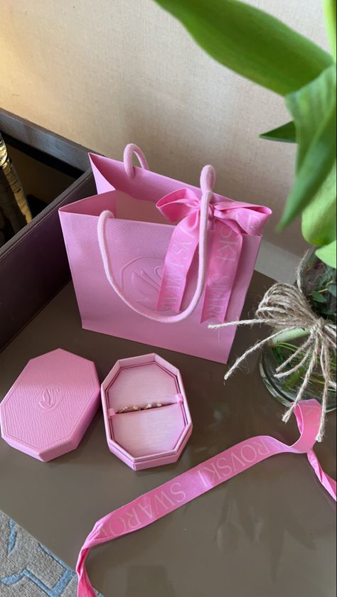 Hot Pink Wedding Shoes, Instagram Branding Design, Small Business Gifts, Jewerly Boxes, Bachelorette Party Planning, Packaging Ideas Business, Sister Jewelry, Pink Girly Things, Pink Vibes