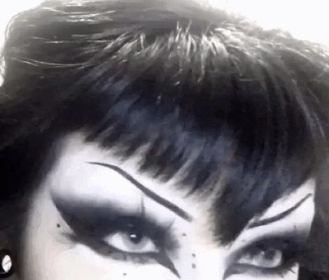 Hooded Eye Goth Makeup, 80s Goth Makeup, Big Eyeliner, Maquillage Goth, Trad Goth Makeup, Goth Eye Makeup, Punk Makeup, Trad Goth, Alt Makeup