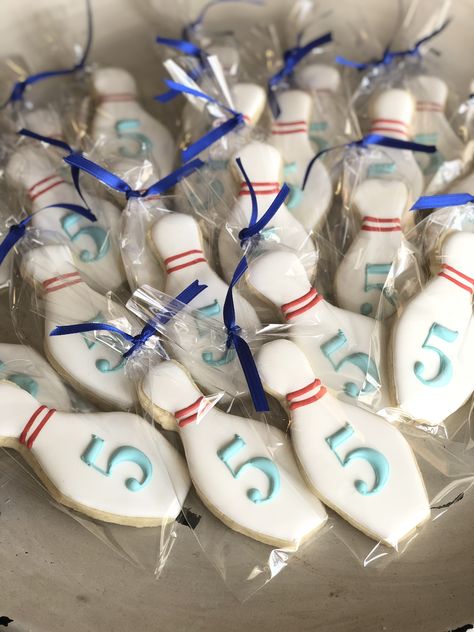 Bowling Themed Party, Bowling Party Theme Ideas, Bowling Graduation Party Ideas, Bowling Graduation Party, Bowling 1st Birthday Party, Bowling Baby Shower Ideas, Kids Bowling Party Ideas, Bowling Bday Party, 40th Bowling Birthday Party