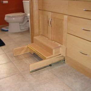 Stepstool for Vanity??? - FineWoodworking Built In Step Stool Bathroom, Bodega Design, Kitchen Step Stool, Kitchen Sink Storage, Bus Living, Childrens Bathroom, Kitchen Organisation, Carpentry Diy, Folding Furniture