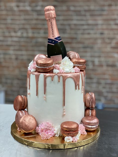 Alcohol Theme Cakes For Women, Women 30th Birthday Cake, Wine Birthday Cake For Women, Fancy Birthday Cakes For Women Pretty, 35th Birthday Ideas For Women, Champagne Themed Cake, 21st Cakes For Girls 21 Birthday, Alcohol Cake Design, Champagne Birthday Cake