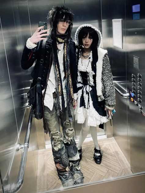 vkei and lolita 🎼🗝️ Punk Rock Fashion, Matching Couple Outfits, Lolita Dress, Lolita Fashion, Random Pics, Japanese Fashion, Grunge Outfits, Fashion Hair, Asian Fashion