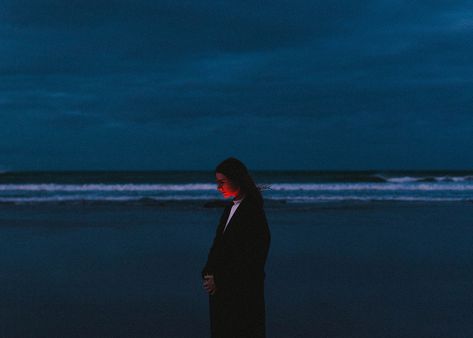 Photographie Portrait Inspiration, Beach Shoot, Blue Hour, Cinematic Photography, Beach Photoshoot, Feeling Blue, Photography Inspo, Album Art, Aesthetic Photography