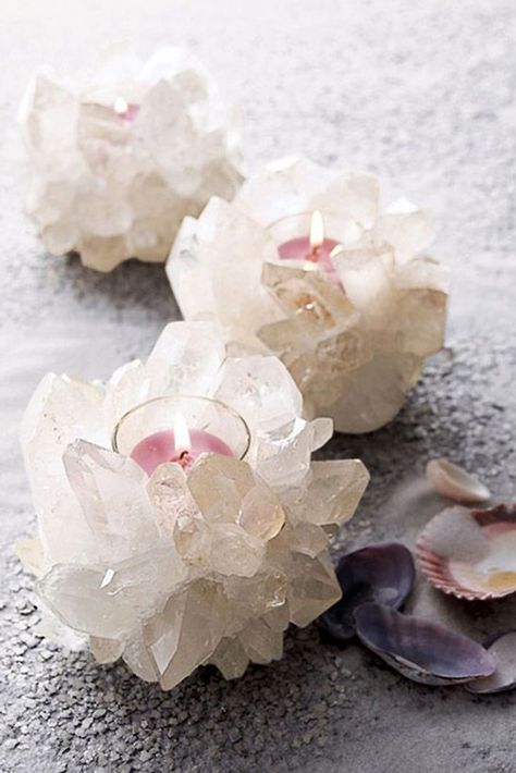 non floral wedding centerpieces geode crystals candles athomeinlove via instagram Eclectic Candles, Geode Wedding, Bedroom Candles, Glass Candles, Wedding Floral Centerpieces, Pretty Bedroom, Crystal Candles, Crystal Decor, Crystal Wedding