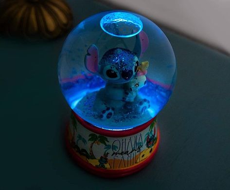 Lilo And Stitch Doll, Stitch Items, Lilo And Stitch Ohana, Figurine Display, Stitch Doll, Disney Traditions, Stitch Clothes, Cute Stitch, Disney Lilo