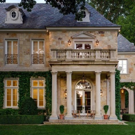 French Country Estate, Mood Pictures, Courtyard Landscaping, Stone Mansion, Italian Mafia, Pretty Houses, English Manor, Front House, Greenwich Ct