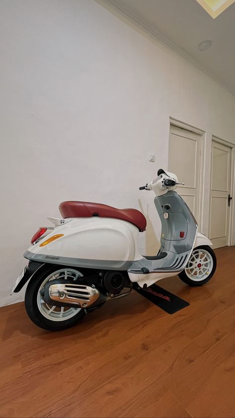 Vespa Models, Modif Motor, Motorcycle Ideas, Big Bike, Vespa Gts, Dream Bike, Vespa Scooters, Ae86, Custom Bike