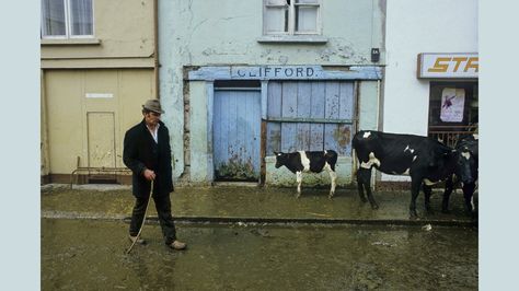 In the 1980s and 90s, photographer Claude le Gall brilliantly photographed an Ireland that had changed little in decades. 90s Ireland, Ireland Photography People, Old Ireland Aesthetic, Kinsale Ireland Photography, Ireland Film Photography, Countryside Life, Picture Prompts, Blue Coats, The 1980s