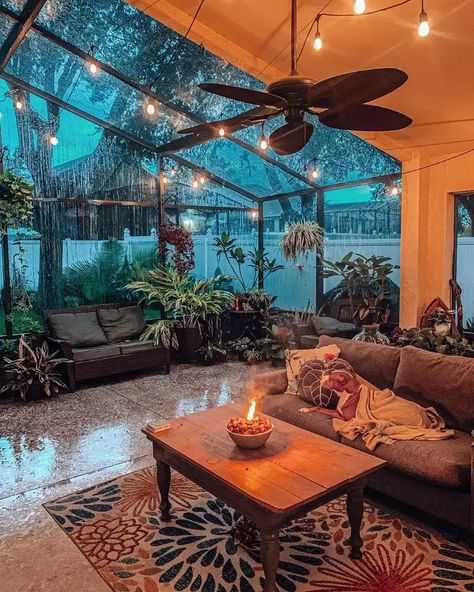 What Is a Lanai? A Room Originating From Hawaii Balconies Design. Home Decor Ideas, Lanai Decorating Ideas, Florida Room Decor, Lanai Decorating, Lanai Room, Small Porch Decor, Patio Balcony Ideas, Florida Lanai, Lanai Design