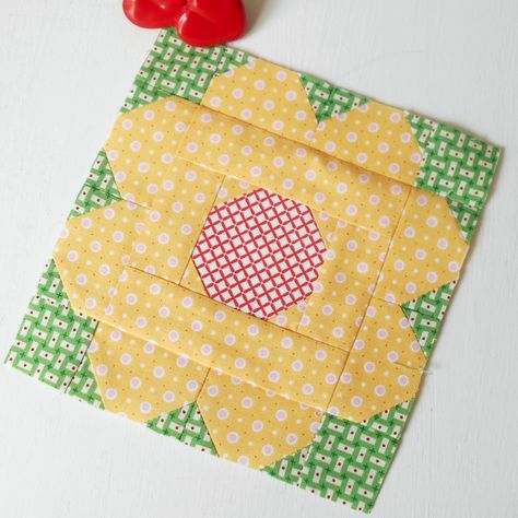 Field roses come in all colours - so have some fun with Block 8 from The Patchsmith's Sampler Blocks book.  Perfect as a focus block for a special project. Easy Flower Quilt Block Free Pattern, Flower Blocks For Quilts, Flower Quilt Blocks Free Pattern, 6 Inch Quilt Blocks, Syprosjekter For Nybegynnere, Flower Quilt Block, Flower Quilt Blocks, Quilt Flowers, Flower Quilt Patterns