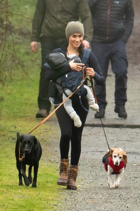 *PREMIUM-EXCLUSIVE* **WEB EMBARGO UNTIL 6 PM EST ON January 21, 2020** MEGAN MARKLE CAN'T CONTAIN HER GLEE DURING STROLL WITH ARCHIE AND HER DOGS **STRICTLY NO WEB** Meghan Style, Estilo Meghan Markle, Princ Harry, Prince Harry Et Meghan, Duchess Meghan, Prins Harry, Princess Meghan, Prince Harry And Megan, Prinz Harry