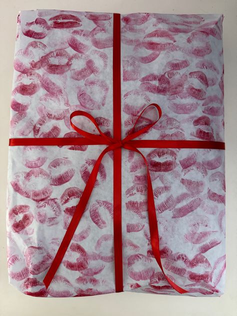 #gift #wrapping #paper #diy #cute #valentines #kiss #makeup #lipstick #coquette #bows #present #boyfriend #longdistancerelationship Coquette Wrapping Paper, Longdistancerelationship Gift Ideas, Valentines Wrapping, Wrapping Paper Diy, Present Boyfriend, Rapping Paper, Sending Letters, Kiss Gift, Birthday Kiss