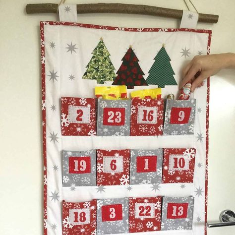 Calendar Quilts, Advent Calendar Pattern, Felt Advent Calendar, Homemade Advent Calendars, Fabric Advent Calendar, Christmas Advent Calendar Diy, Advent Calenders, Book Folding Patterns, Diy Calendar