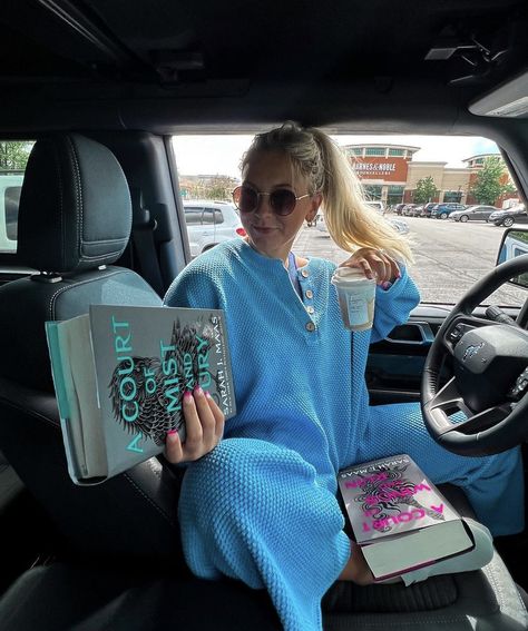 Destiny Sidwell, Bookish Outfits, Books Recs, Booktok Aesthetic, Book Girlies, Study Girl, Bookstagram Inspiration, Aesthetic Photoshoot, Reading Aesthetic