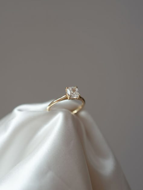 خواتم خطوبة, Small Engagement Rings, Cushion Cut Engagement, Cushion Engagement Ring, Cute Engagement Rings, Future Engagement Rings, Cushion Cut Diamond, Simple Engagement Rings, Dream Engagement