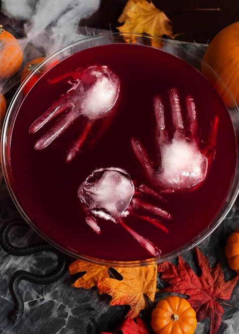 Spooky Night Food Ideas, Halloween Themed Party Snacks, Halloween Diner Theme, Halloween Pool Party Ideas, Halloween Kickback Ideas, Halloween Movie Night Party Food Ideas, At Home Halloween Party, Friday The 13th Party Ideas Decoration, Halloween Parties For Adults