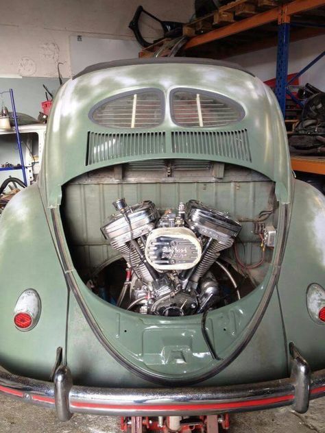 Harley powered VW, interesting concept, not sure how you would keep it cool though... Car Suzuki, Harley Davidson Engines, Volkswagen Aircooled, Vw Sedan, Vw Engine, Vw Classic, Motorcycle Frames, Volkswagen Bug, Vw Aircooled