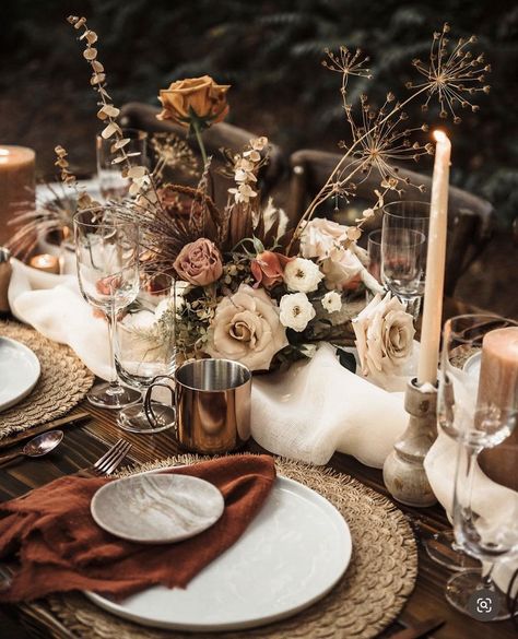 Tuscan Fall Wedding Decor, Tuscan Wedding Backdrop, Brown Gold Cream Wedding Color Schemes, Brown Table Cloth Decor, Mocha Mousse Wedding Decor, Dark Tablecloth Wedding, Brown Tablecloth Wedding, Wedding Decor Brown, Classy Fall Wedding Ideas