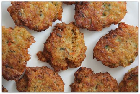 Salt Fish Cakes Recipe, Bajan Fish Cakes Recipe, Jamaican Fish, Cod Fritters, Cod Fish Cakes, Salted Cod, Easy Beef Stew Recipe, Fish Cakes Recipe, Jamaica Food