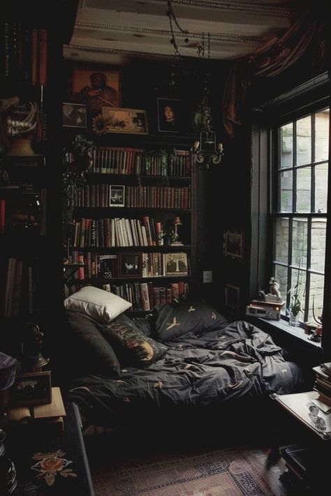 Gothic Academia Room, Bedroom Inspo Dark Academia, Bedroom Inspiration Dark, Dark Academia Dorm Room, Dark Academia Bedroom Aesthetic, Dark Academia Bedroom Decor, Bedroom Inspirations Dark, Dark Academia Apartment, Dark Cottagecore Bedroom