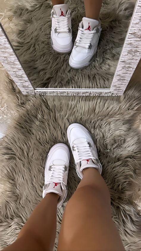 White Jordans Outfit, Drippy Shoes, Jordan 4 Outfit Women, Jordan 4 White, Pretty Sneakers, Pretty Shoes Sneakers, Nike Jordan Retro, All Nike Shoes, Shoes Outfit Fashion