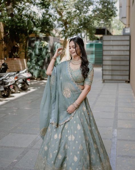 Chaniya Choli For Sister Wedding, Lehenga Look For Sisters Wedding, Tanya Malhotra Outfits, Chaniya Choli Pose Idea, Lehnga Poses Aesthetic, Sisters Wedding Dress Indian, Lehnga For Sister's Wedding, Brother Wedding Dress For Sister, Brothers Wedding Outfit For Sister