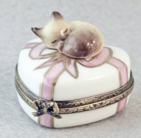 Crystal Ring Holder, Limoges Boxes, Cute Little Things, Crystal Ring, Kitsch, Ring Holder, Trinket Boxes, Girly Things, Little Things