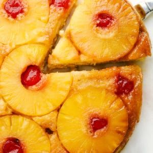 Perfect Pineapple Upside Down Cake - The Recipe Critic Pineapple Upside Cake, Caramelized Fruit, Easy Cakes To Make, Fruity Cake, Fruit Toppings, Baked Fruit, Pineapple Upside Down Cake, Pineapple Upside, Pineapple Upside Down