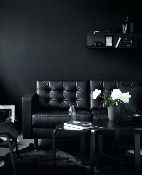 3 idées pour une déco moderne en noir dans le salon | My Blog Deco All Black Living Room, Black Furniture Living Room, Black Living Room Decor, Black Rooms, Black Interior Design, Black Living Room, Black Room, Dark Interiors, White Living