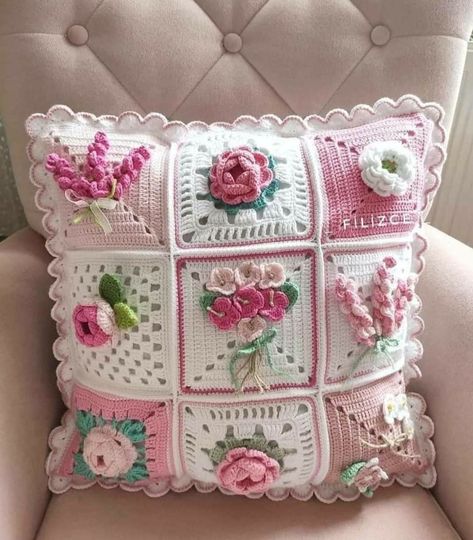 Yarn Diy Projects, Crochet Cushion Covers, Crochet Cushion Pattern, Crochet Cushion, Crochet Bedspread Pattern, Crochet Pillow Cover, Crochet Cushion Cover, Crocheted Flowers, Crochet Blanket Designs