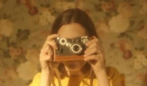 จีซอง Nct, 70s Aesthetic, Wes Anderson, Yellow Aesthetic, Life Is Strange, Mellow Yellow, Retro Aesthetic, Aesthetic Vintage, Vintage Aesthetic