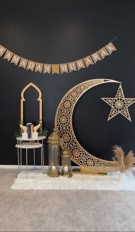 Eid Al Fitr Decorations, Raya Deco, Ramadan Corner, Ramadhan Decor, Hall Pictures, Ramadan Table Decor, Eid Ul Fitr Decorations, Decoraciones Ramadan, Arabian Decor