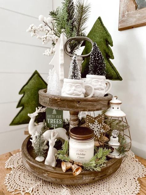 Winter Display, Christmas Coffee Table Decor, Tray Decor Christmas, Christmas Tray, Cozy Christmas Decor, Alternative Christmas Tree, Country Christmas Decorations, Christmas Decor Inspiration, Christmas Mantel Decorations