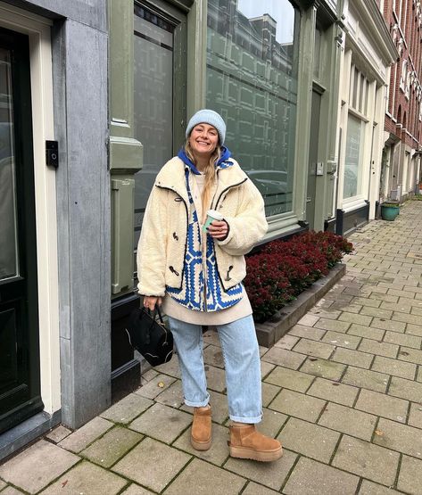 Winter Outfit Comfy, Nordic Outfit, Uggs Outfit Winter, Casual Outfit Women, Mode Shoes, Comfy Casual Outfits, Mum Fashion, Sassy Outfit, Outfit Cute