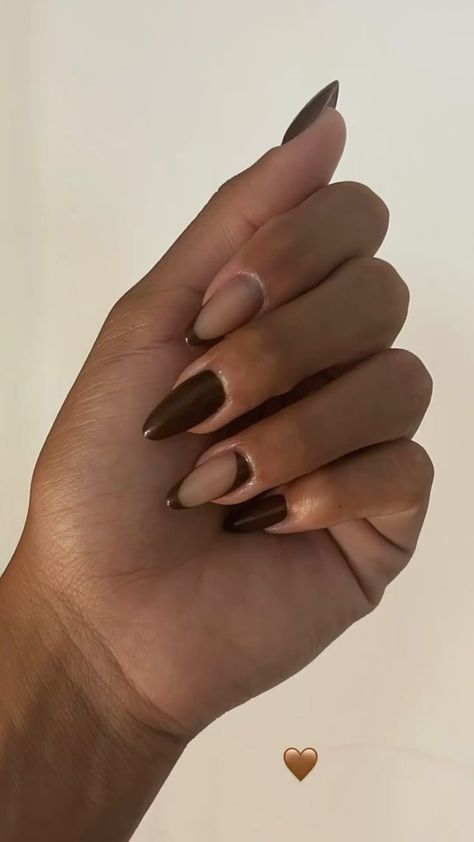 Nails Acrylic Brown Short, Brown Nails Acrylic On Black Women, Brown To Black Nails, Simple Minimal Nails, Acrylic Line Nail Designs, Simple Two Color Nail Designs, Brown Dip Nails Almond, Gel X Brown Nails, Brown Coffin Nail Designs