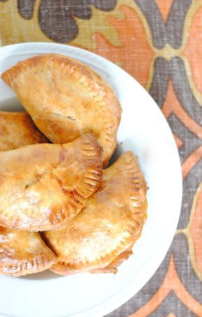 Carnitas Empanadas, Pork Empanadas, Slow Cooker Pork Carnitas, Homemade Empanadas, Baked Empanadas, Pork Carnitas Slow Cooker, Tapas Party, Mexican Snacks, Carnitas Recipe