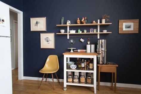 Beautiful Navy Rooms Litchen Island, Apartment Shelves, Indigo Kitchen, Kitchen Spotlights, Kitchen Nooks, Honey Oak Cabinets, Navy Kitchen, Painting Oak Cabinets, Behr Paint Colors