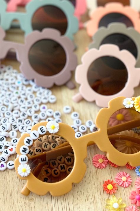 DIY Kit Kid Summer Craft Personalized Daisy Sunglasses Craft - Etsy Ideas For Birthday Activities, Craft Ideas For Summer Camp, Backyard Birthday Party Activities, Kid Crafts Summer, Summer Camp Kids Activities, Craft For Summer Camp, Umbrella Birthday Party, Sunglass Decorating Craft, Summer Baskets For Kids