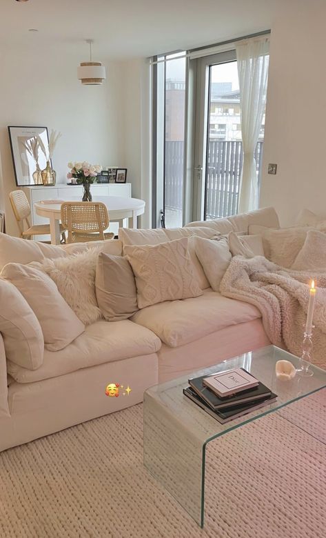 Feminine Condo Decor, Apartment Comfy Living Room, Living Room Cosy Modern, Cutesy Apartment Aesthetic, Aesthetic Apartment Entrance, Girly Living Room Aesthetic, Girly Nyc Apartment, Cute Home Decor Ideas Living Room, Cute Aesthetic Apartment Ideas