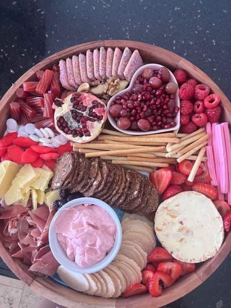 Pink Platter Food, Aesthetic Food Party, Pink Platter Ideas, Red Food Platter Ideas, Red Platter Ideas, Pink Picnic Food, Pink Board Food, Red And Pink Food, Pink Food Board Ideas