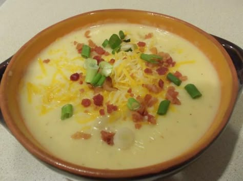 Outback Potato Soup-I have made this many times and ALWAYS get compliments and people asking for the recipe.  This is really good and perfect for chilly fall nights.  Please share and enjoy!! :) Outback Potato Soup, Potatoes Soup, Crockpot Potato, Creamed Potatoes, Baked Potato Soup, Potato Soup Recipe, Soup And Sandwich, Bowl Of Soup, Potato Soup