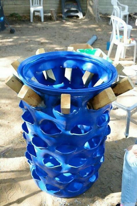 Plastic Drums, Vertical Garden Design, Hydroponic Farming, Vegetable Garden Diy, Vertical Garden Diy, Barrel Planter, Veg Garden, Japanese Landscape, Front House Landscaping