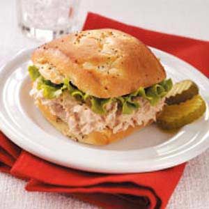 Tangy Tuna Bunwiches Recipe -Ketchup and Worcestershire sauce lend a nice, tangy flavor to these quick tuna sandwiches from Brenda Biron in Sydney, Nova Scotia. “They’re great for casual get-togethers, summer lunches or brown-bagging to work.” Salmon Salad Sandwich Recipes, Salmon Salad Sandwich, Salmon Sandwiches, Salmon Sandwich, Canned Salmon, Garlic Butter Salmon, Cucumber Slices, Lettuce Cups, Ambrosia Salad