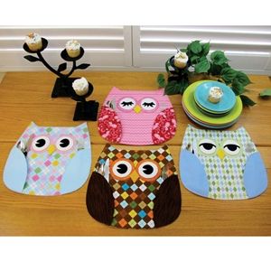 Owl placemats Place Mats Quilted, Placemats Patterns, Owl Crafts, Table Runner And Placemats, Place Mats, Mug Rug, Sewing Gifts, Mug Rugs, Hot Pads