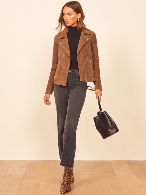 Tan Biker Jacket Outfit, Tan Booties Outfit Spring, Tan Suede Jacket Outfit, Brown Suede Jacket Outfit, Leather Moto Jacket Outfit, Spring Jacket Outfit, Brown Jacket Outfit, Biker Jacket Outfit, Suede Jacket Outfit