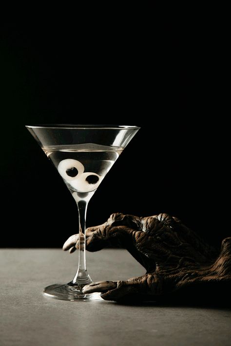 Double, double toil and trouble. #halloween #cocktails http://greatist.com/eat/halloween-cocktails-for-a-scary-good-time Eyeball Martini, Goth Bar, Halloween Lollies, Pasta Images, Fun Halloween Party Food, Spooky Cocktails, Scary Halloween Food, Double Double Toil And Trouble, Halloween Humor