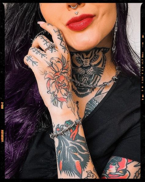 Medusa piercing - Septum piercing Teardrop Medusa Piercing, Medusa Jewelry Piercing, Medusa And Septum Piercing, Septum And Medusa Piercing, Medusa Piercing Aesthetic, Piercing Medusa, Medusa Piercing Jewelry, App Filter, Medusa Piercing