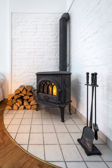 40 Wood Burning Stove Ideas | Fireplace Universe Wood Heater Hearth, Space Saving Kitchen Ideas, Wood Burning Stove Ideas, Wood Burning Stove Corner, Corner Wood Stove, Wood Stove Surround, Corner Stove, Stove Decor, Wood Stove Hearth